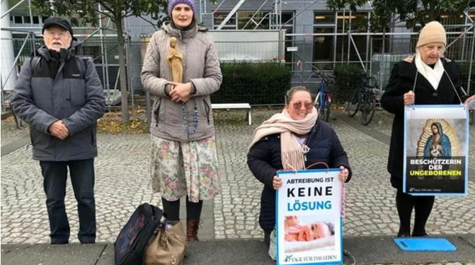 Pro-abortion activists aggressively harass peaceful pro-life prayer vigil in Germany