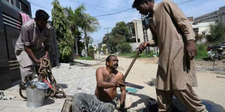 Death of Pakistani Christian sanitary workers deplored