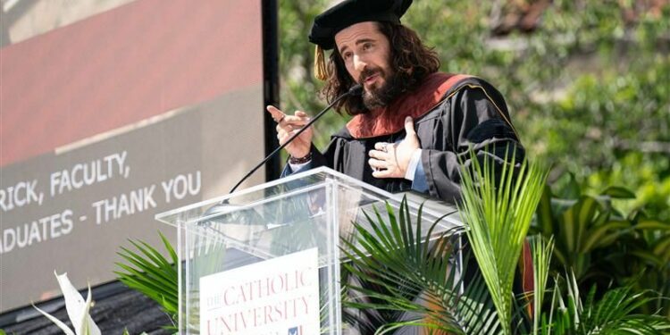 ‘The Chosen’ star Jonathan Roumie urges Catholic University grads to emulate Christ