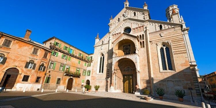 Bishop says ‘kiss’ is central aspect of pope’s visit to Verona