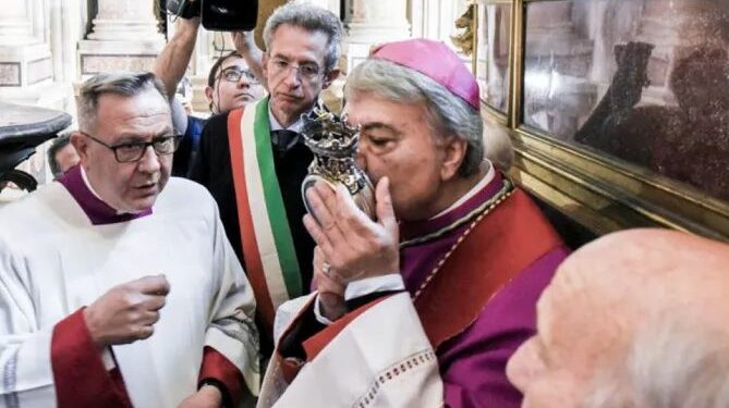 Blood of St. Januarius miraculously liquifies again