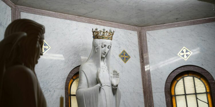 Crown restored to Marian statue at Michigan parish after missing for 44 years