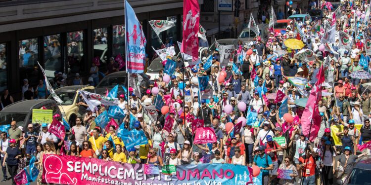 Photos: Thousands take part in Italy’s pro-life march