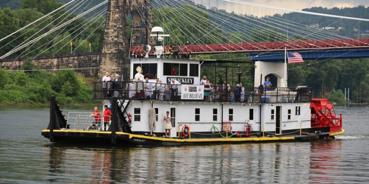 PHOTOS: A Eucharistic pilgrimage boards a ‘sternwheeler’ and travels down the Ohio River