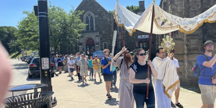 Catholic pilgrims at Pittsburgh processions evangelize about Christ and the Eucharist