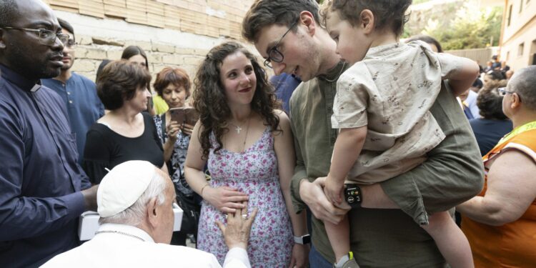 Pope Francis warns of ‘cold war’ in families, encourages living forgiveness