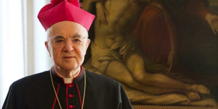In Italy, prominent conservatives back Vatican move against Viganò