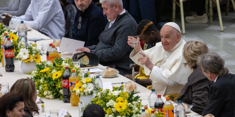 Pope Francis to have Sunday lunch with 1,300 guests on World Day of the Poor