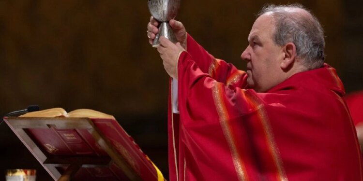 Bishops elect new treasurer, committee chairs at Baltimore meeting