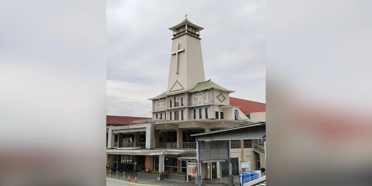 Singapore priest stabbed while celebrating Mass