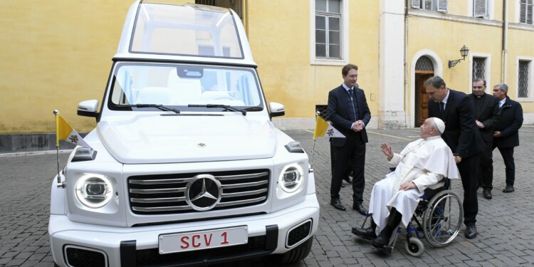 Mercedes-Benz presents Pope Francis with new modified G-Wagon ‘popemobile’
