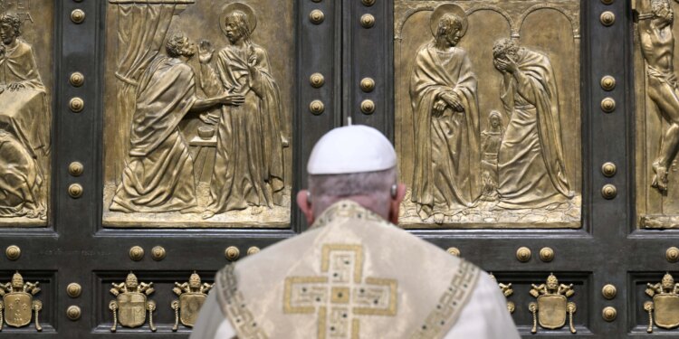 Pope Francis launches Jubilee 2025 with opening of Holy Door