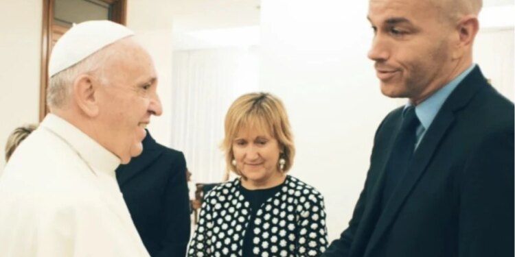 Editor of Pope Francis’ autobiography: ‘He gave absolute freedom, without red lines’