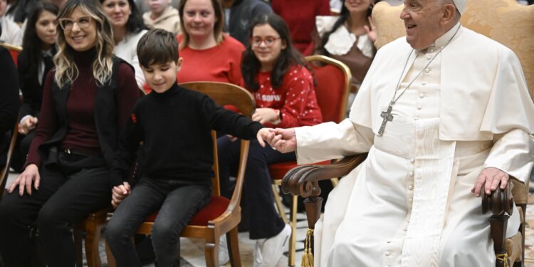 Pope Francis encourages blind young people to be pilgrims of hope