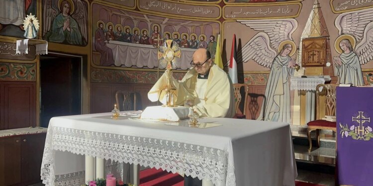 Gaza priest after speaking with Pope Francis: ‘We rejoice to hear his voice’
