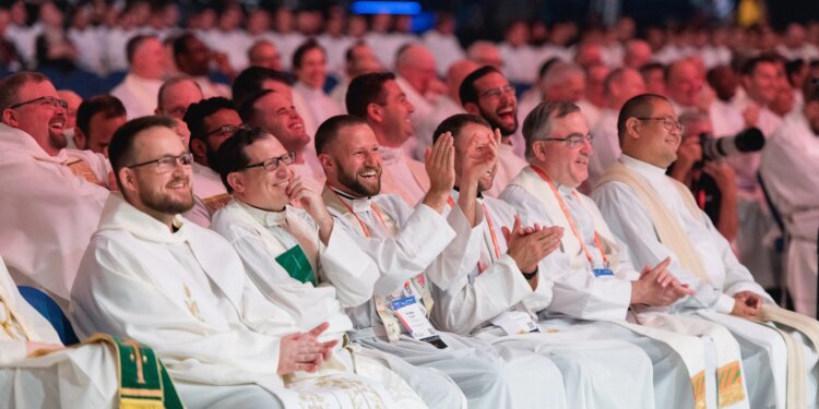 CARA survey: Over 400 men in U.S. to be ordained in 2025; most felt called to priesthood by age 16