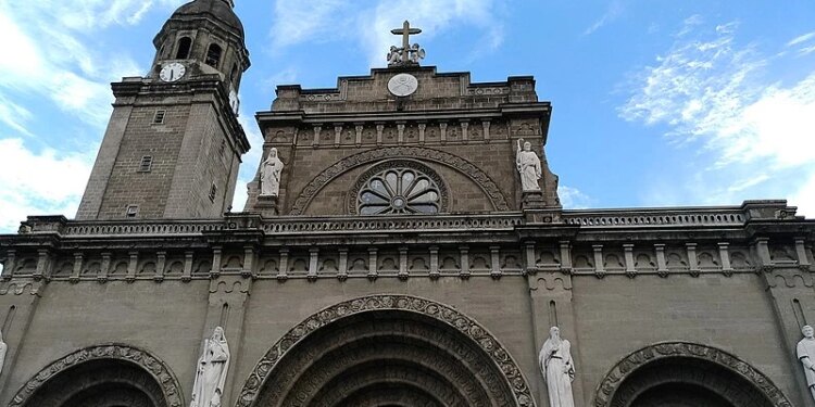 Filipino cardinals preside over requiem Masses for Pope Francis before heading to Rome for upcoming conclave