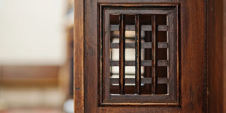 Washington governor signs abuse bill requiring priests to break seal of confession