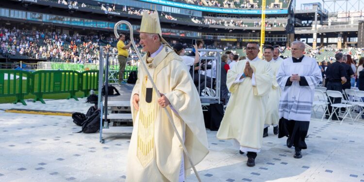 Chicagoans celebrate one of their own, with Mass and festivities honoring Pope Leo
