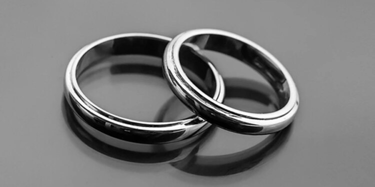 ‘Multiverse analysis’ backs 2012 research on outcomes for kids of same-sex parents