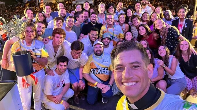 Digital missionary priest helps young people ‘move from the screen to the altar’