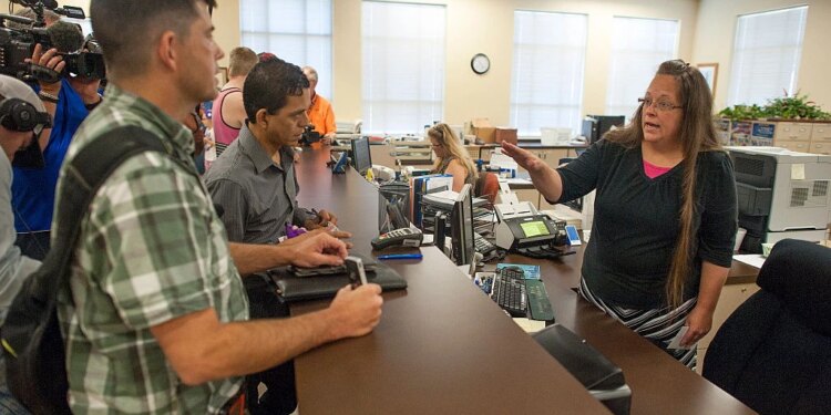 Kim Davis, who refused to certify same-sex marriages, asks Supreme Court to hear case