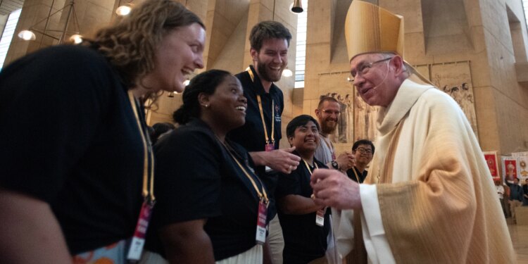 Los Angeles Archdiocese launches aid program for immigrant families in crisis