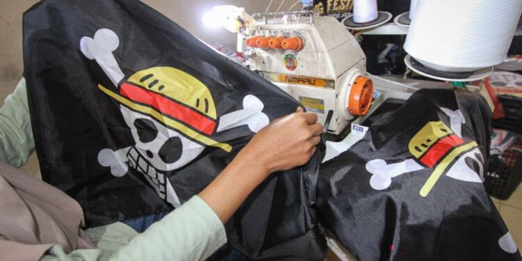 Indonesian authorities crack down on pirate protest flag