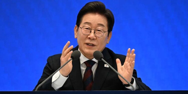 S. Korea begins removing loudspeakers on border with North