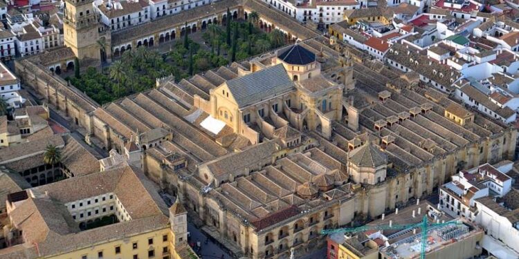 Cordoba cathedral fire quickly extinguished