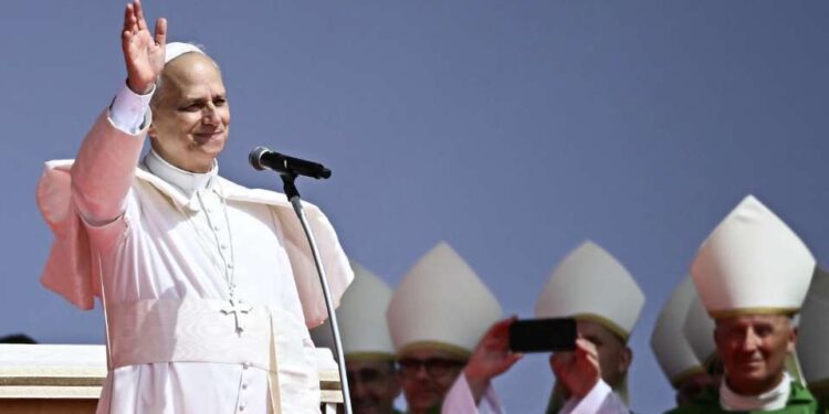 Pope Leo stands with youth in Gaza, Ukraine
