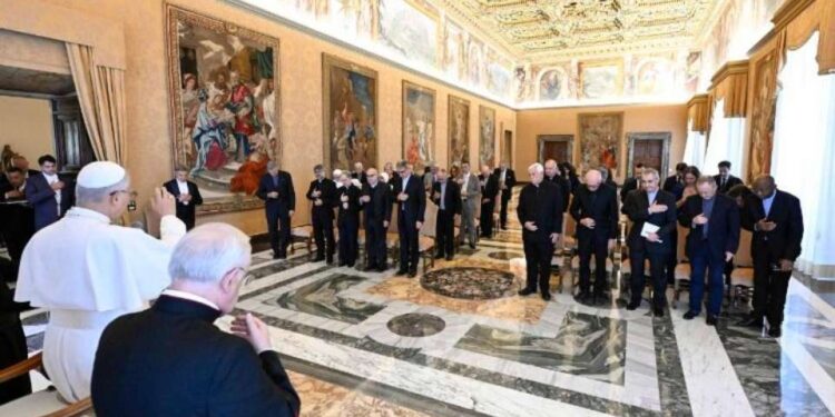 Pope: Catholic media should be a messenger of hope