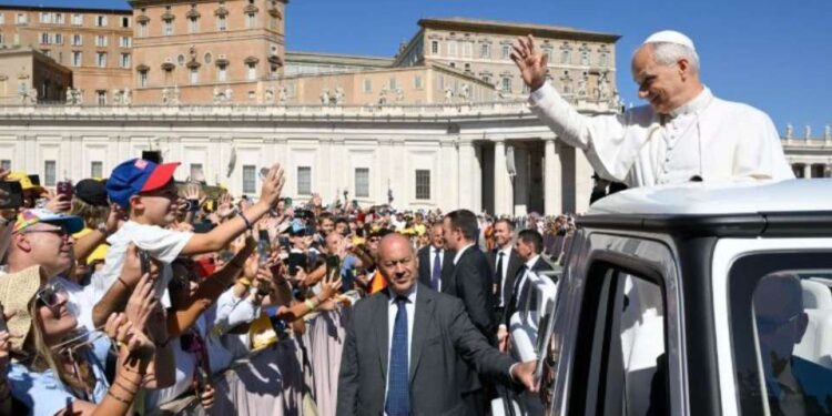 Use wealth to help people, pope says