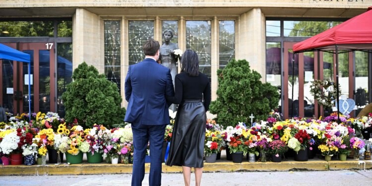 Vice President JD Vance meets with victims of Minneapolis church shooting