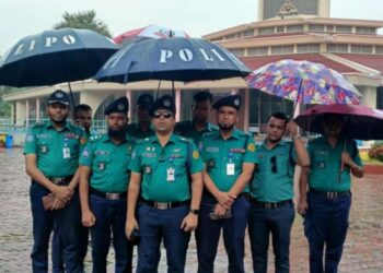 Crude bomb explodes at Dhaka Church, police hunt suspects