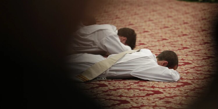 Seminary administrators weigh in on downward trends 