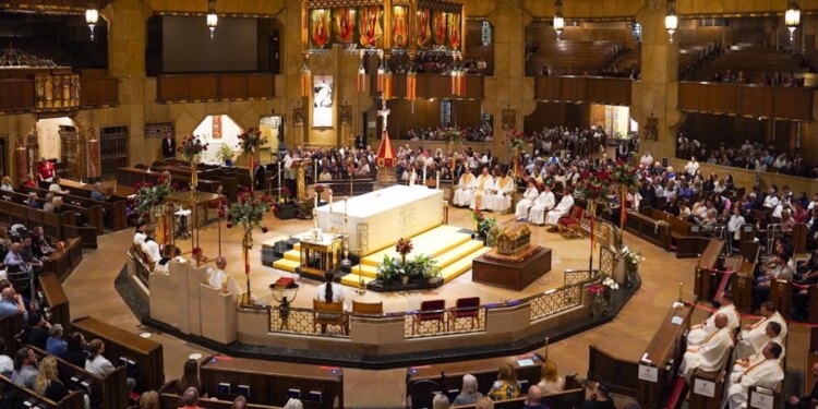 Relics of St. Thérèse of Lisieux begin U.S. tour at basilica named in her honor