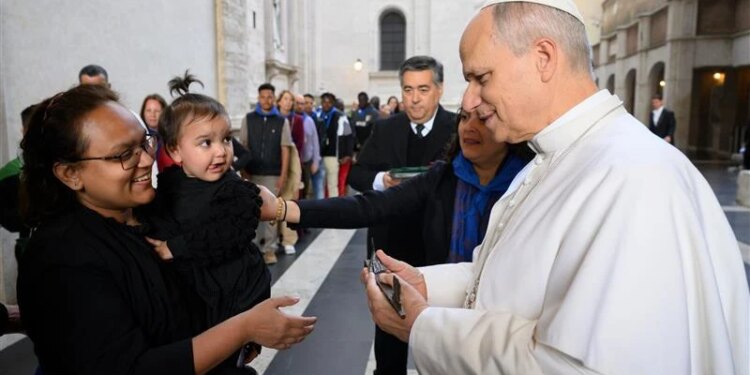 Homeless mother given ‘key’ to new apartment by Pope Leo XIV 