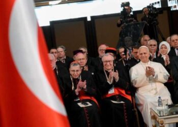 Pope in Turkey, calls for global dialogue and peace