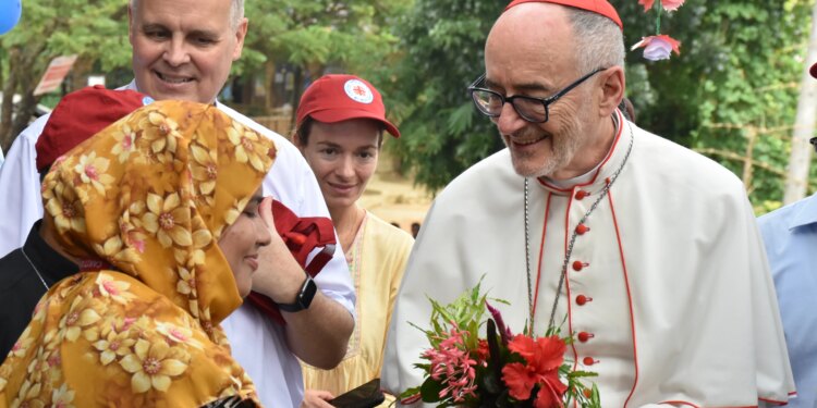 Cardinal Michael Czerny brings hope to Bangladesh’s displaced Catholics and Rohingya refugees