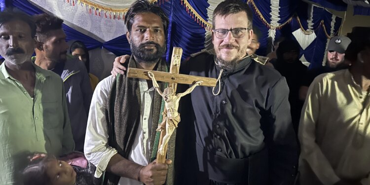 Missionaries liberate Christian slaves from bondage in Pakistan