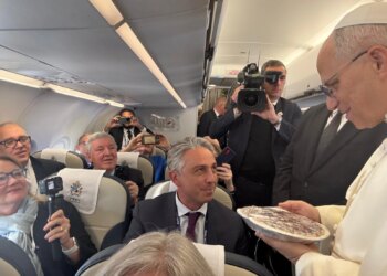 Pies and a baseball bat: The gifts Pope Leo XIV received on the papal flight to Turkey 