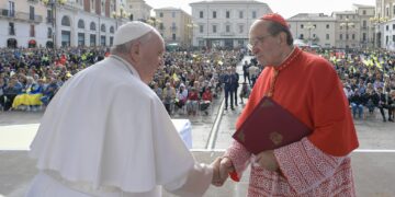 Papal commission votes against ordaining women deacons