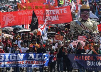‘Heads must roll,’ say Filipinos protesting graft in flood control projects
