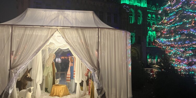 Faceless Nativity scene in Brussels Grand Place sparks international controversy over Christian inclusive art